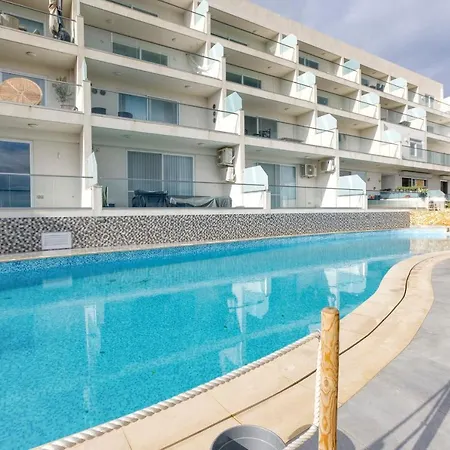 Apartment Stunning With Pool-hosted By Sweetstay *
