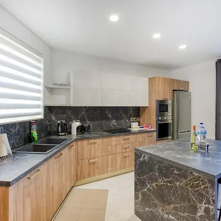 Stunning With Pool-hosted By Sweetstay Apartment *
