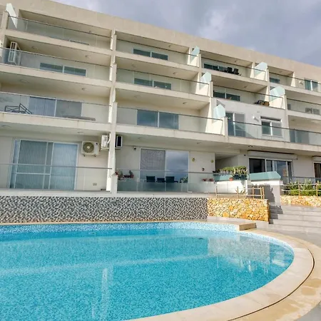 Stunning With Pool-hosted By Sweetstay Xagħra